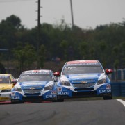 Menu and Huff leading at the Shanghai WTCC